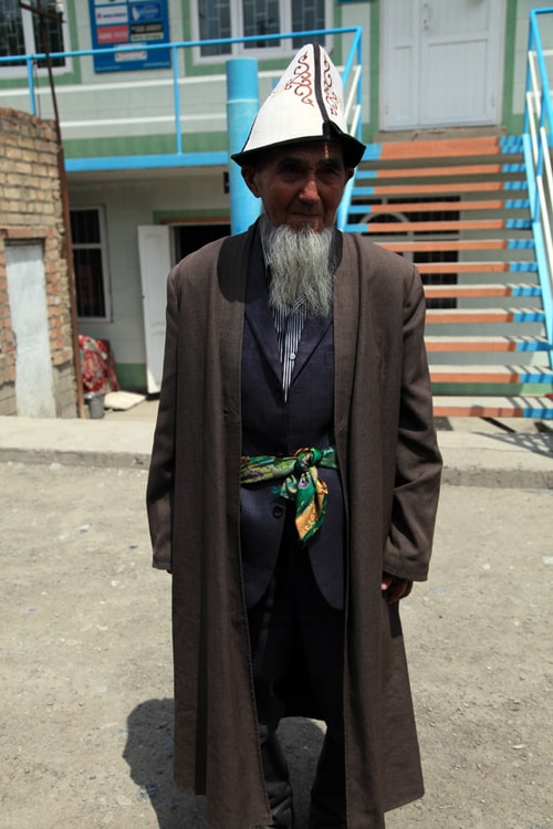 Traditional clothes of kyrgyz people, Kyrgyzstan tours.